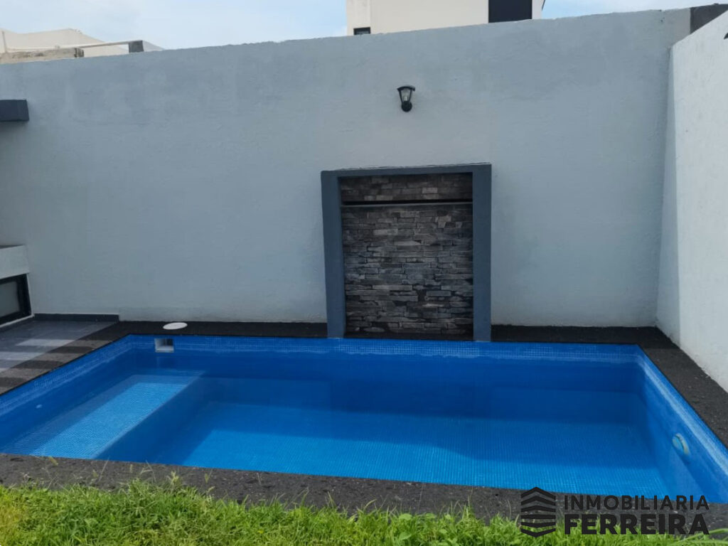 16.-Piscina