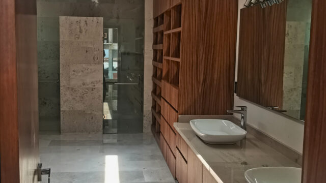 20. Baño con vestidor