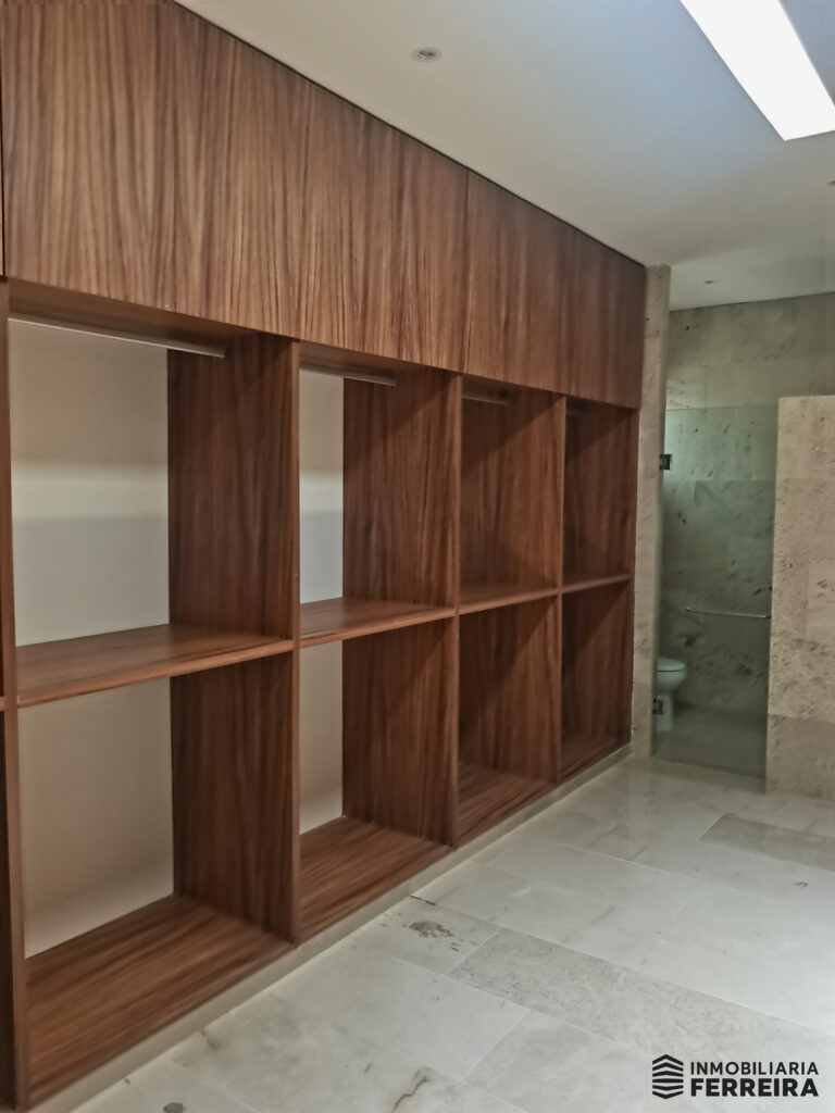 20.2 Vestidor
